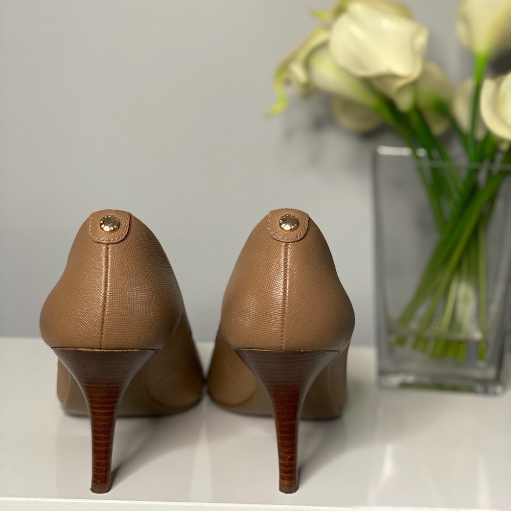 Michael Kors Nude Pumps